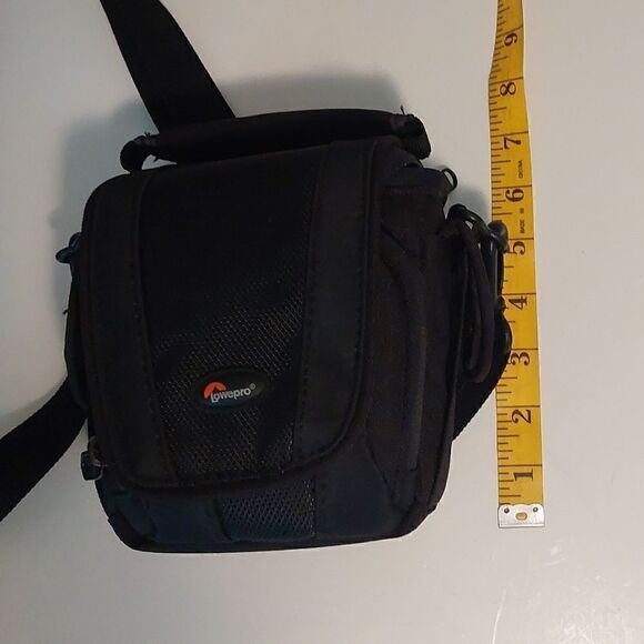 Lowepro Edit 100 Camera Bag Black w/Shoulder Strap - Picture 8 of 9